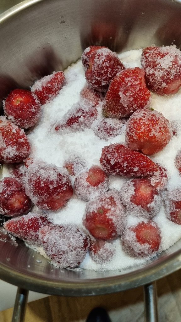 Γλυκό του κουταλιού φράουλα 2